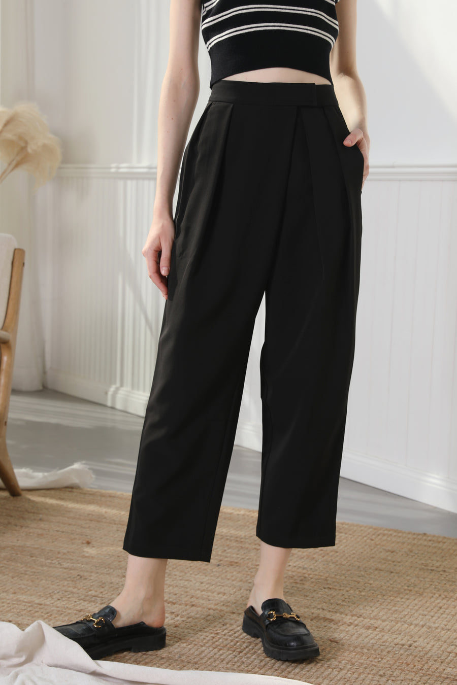 Super High Waisted Cropped Pants Black