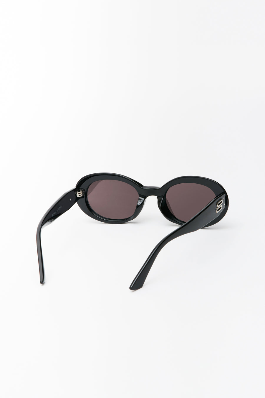 Abbie Oval Sunglasses Black/Chai Lens