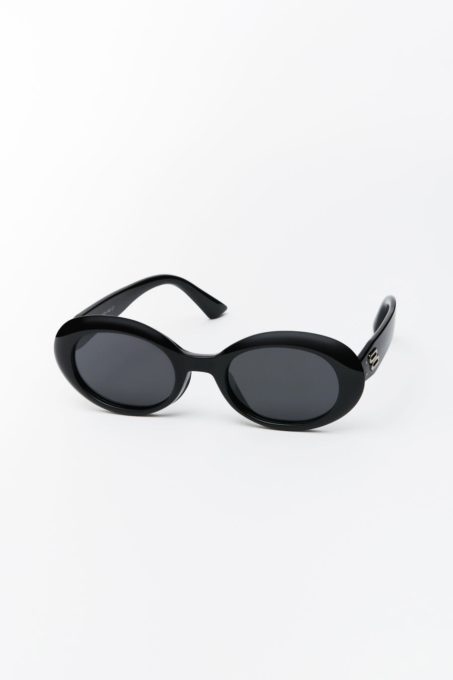 Abbie Oval Sunglasses Black/Smoke Lens