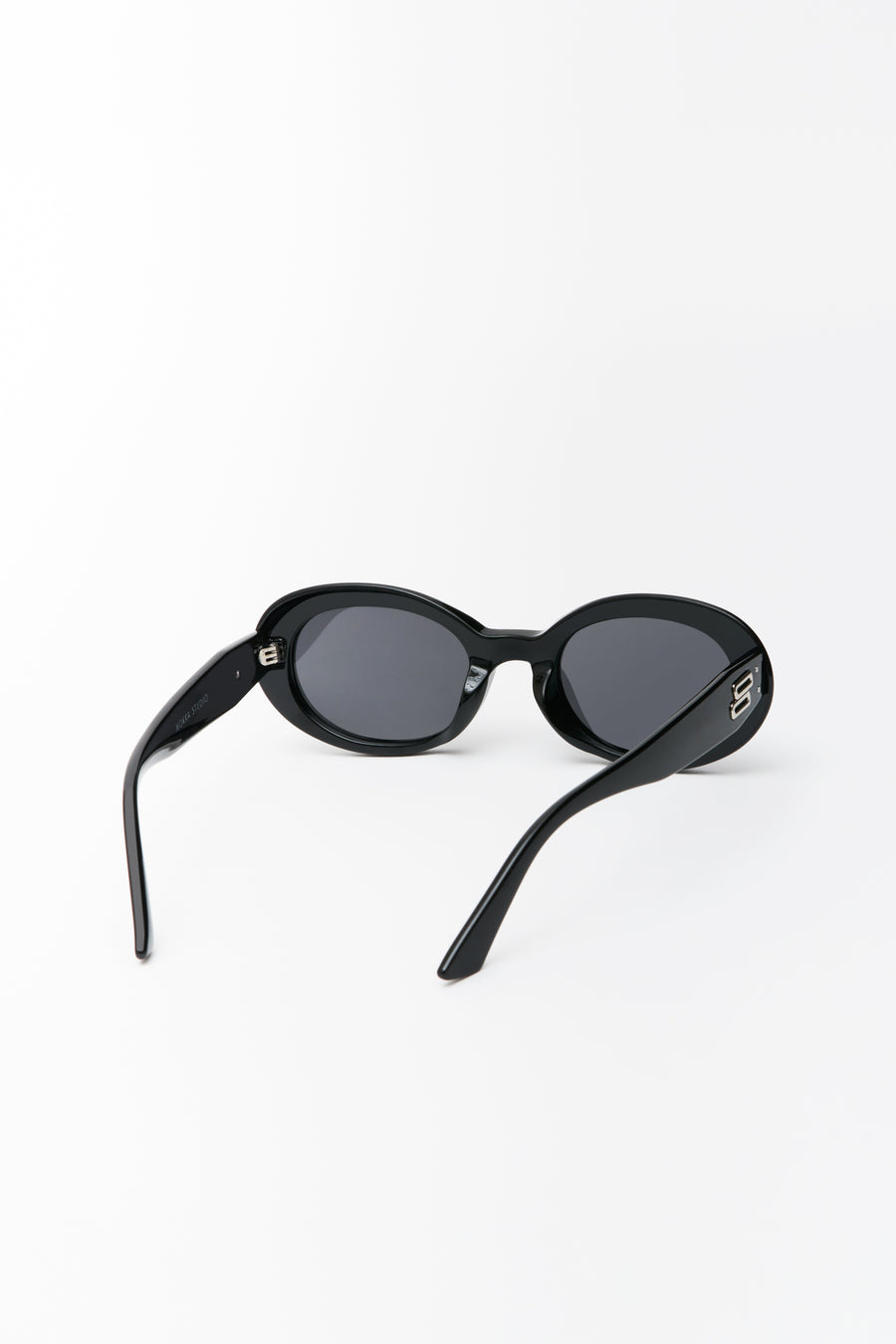 Abbie Oval Sunglasses Black/Smoke Lens