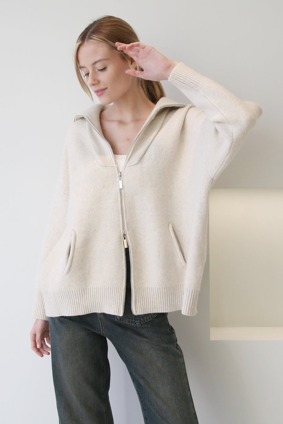 Dual Zip Large Collar Sweater Cream