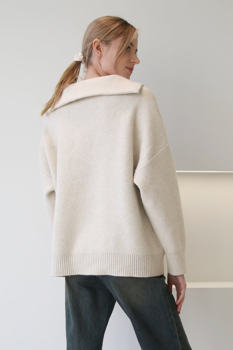 Dual Zip Large Collar Sweater Cream