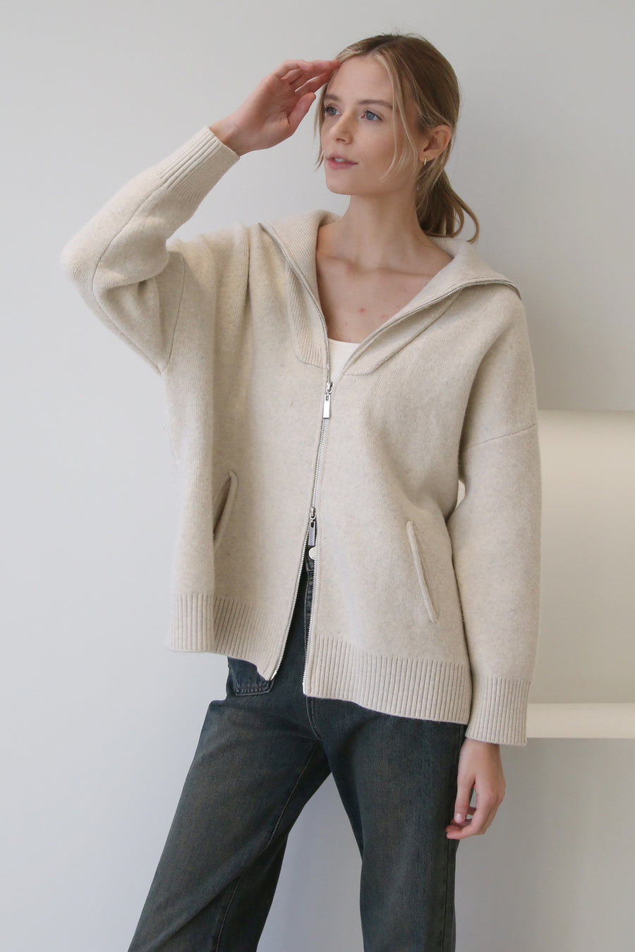 Dual Zip Large Collar Sweater Cream