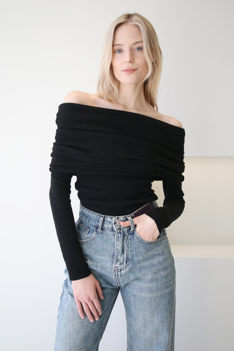 Off Shoulder Thin Knit With Front Fold Black